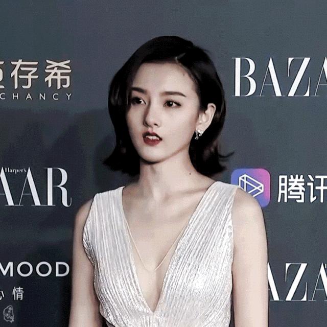 宋祖儿蓝白造型,宋祖儿现在已经长得落落大方