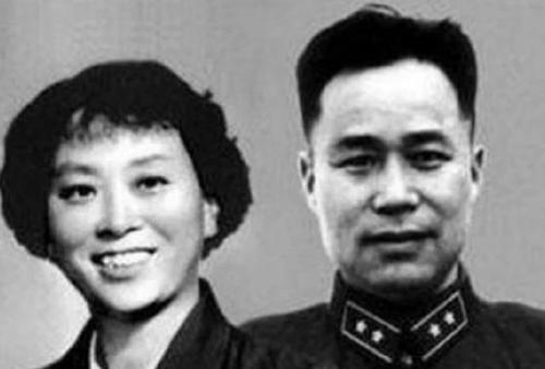 “疯子”将军王近山，因婚姻悲剧被开除*党**籍，与妻子老死不相往来