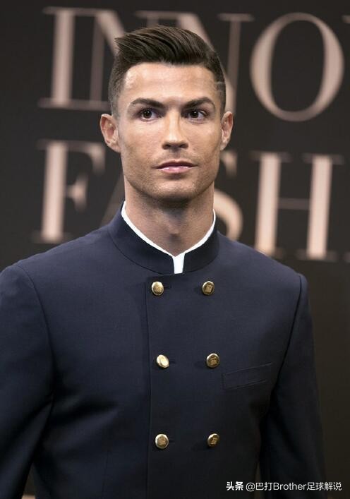完美契合!C罗帅气亮相签约柒牌男装,品牌商一举动获球迷赞扬