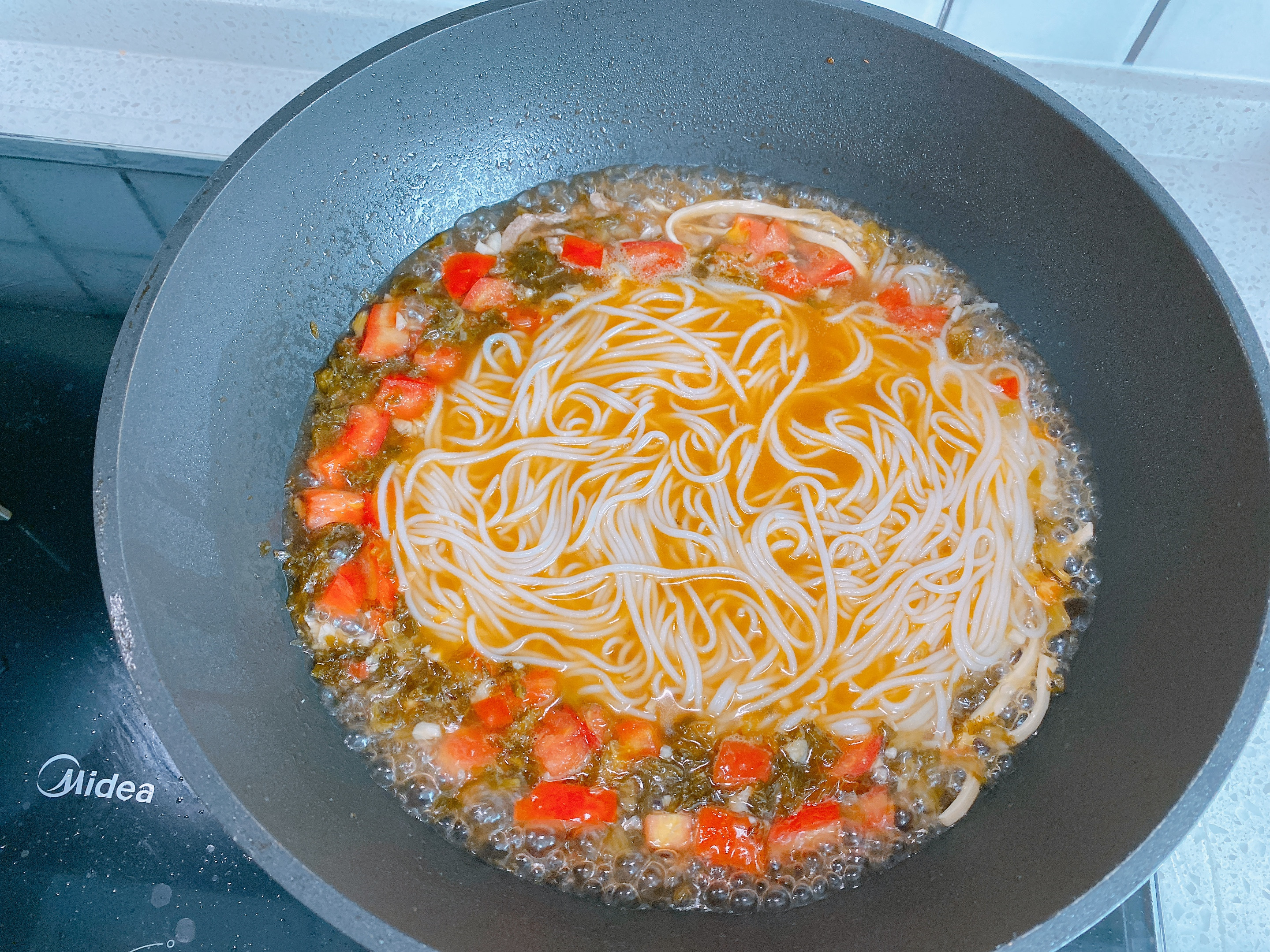 米粉炒粉怎么煮才好吃,在家做三鲜米粉最简单的方法