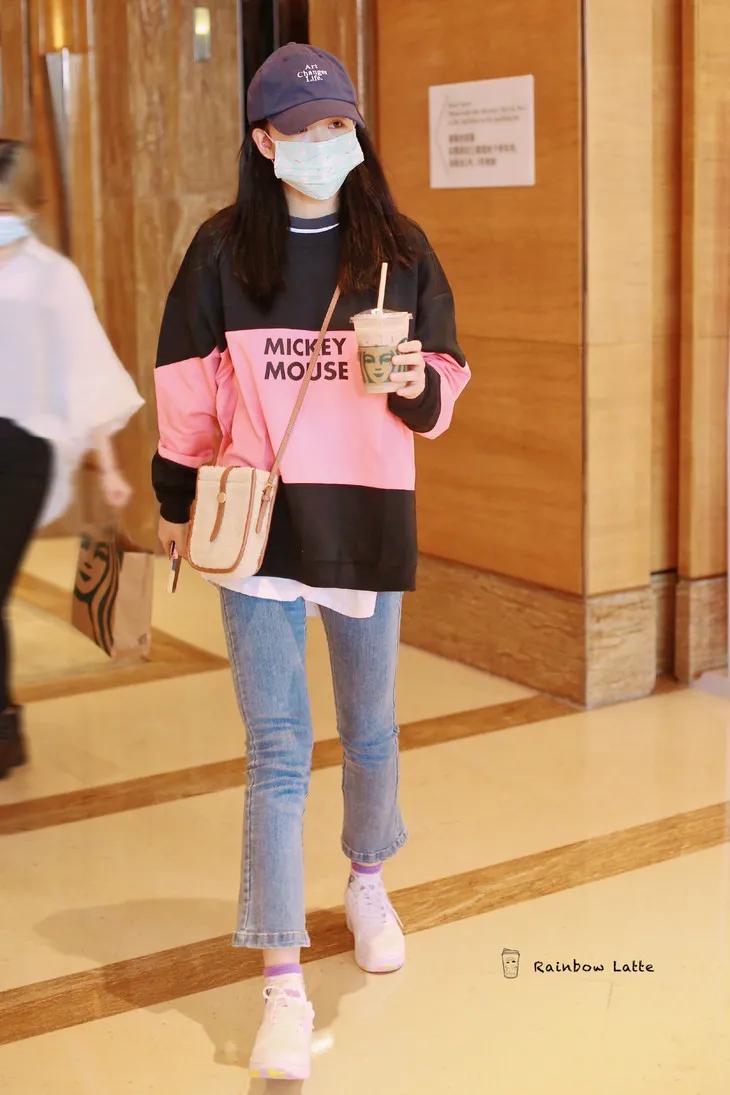 明星们脚上的球鞋，悄悄变贵了