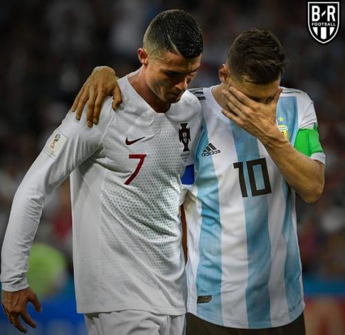 盘点足球历史最伟大的100位球星,外媒评最伟大球员排行:C罗第10