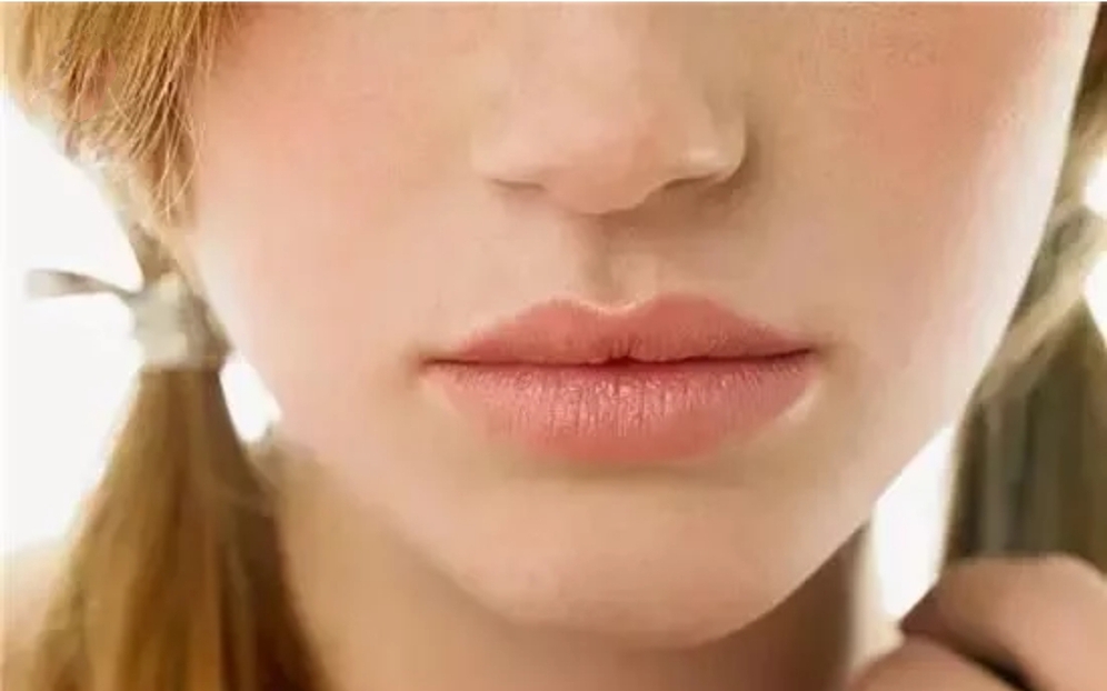 每天涂口红嘴唇有什么变化,每天抹口红的女人不一样