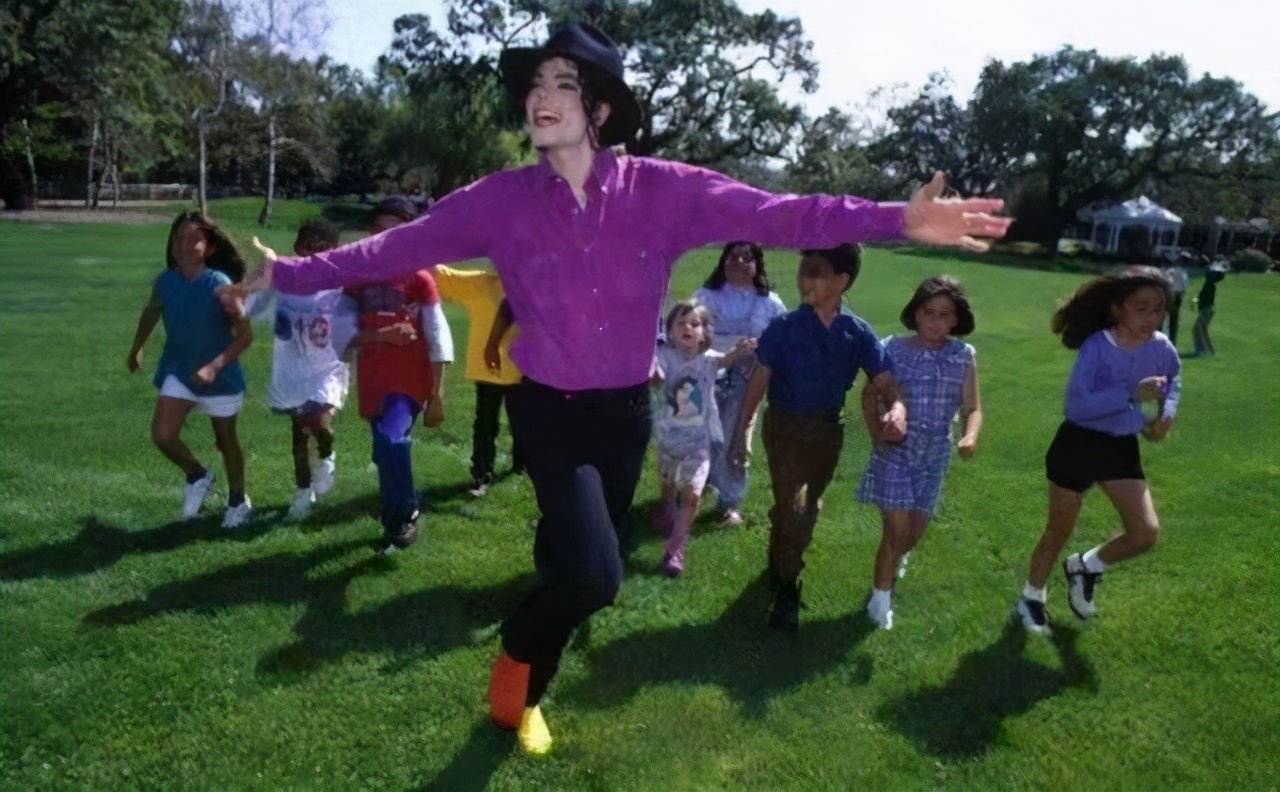 迈克尔杰克逊性骚扰案件简介,迈克尔杰克逊被诬陷侵犯男孩