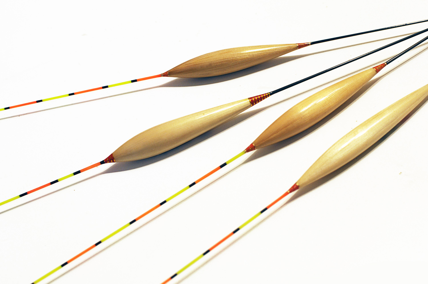 芦苇浮漂和纳米浮漂哪个钓鲢鳙好,纳米浮漂和芦苇浮漂钓黑坑的区别