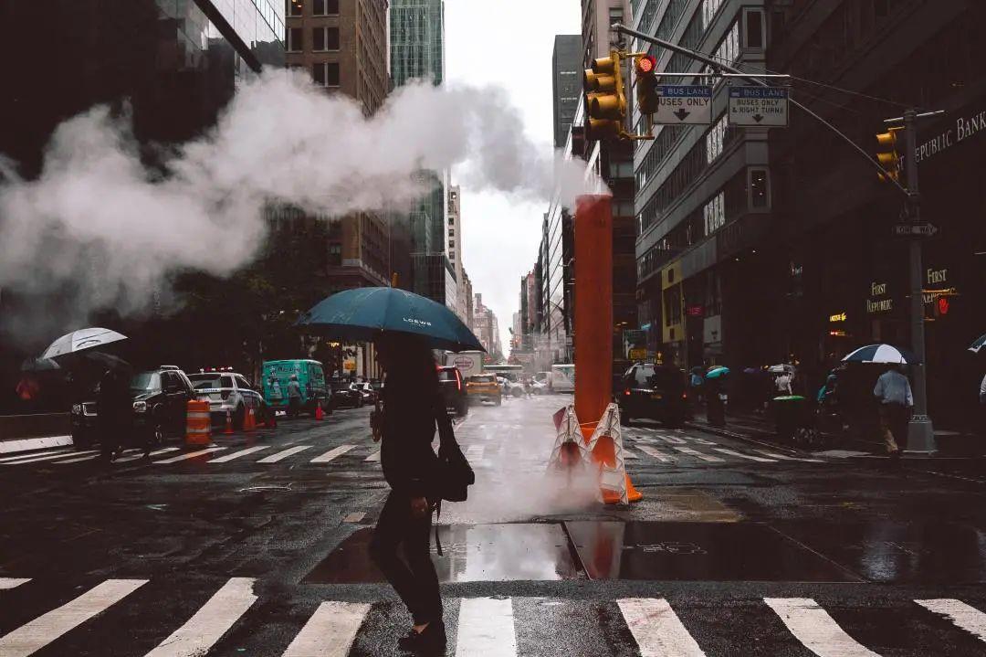 瓢泼大雨英文怎么说,滂沱大雨用英语怎么说