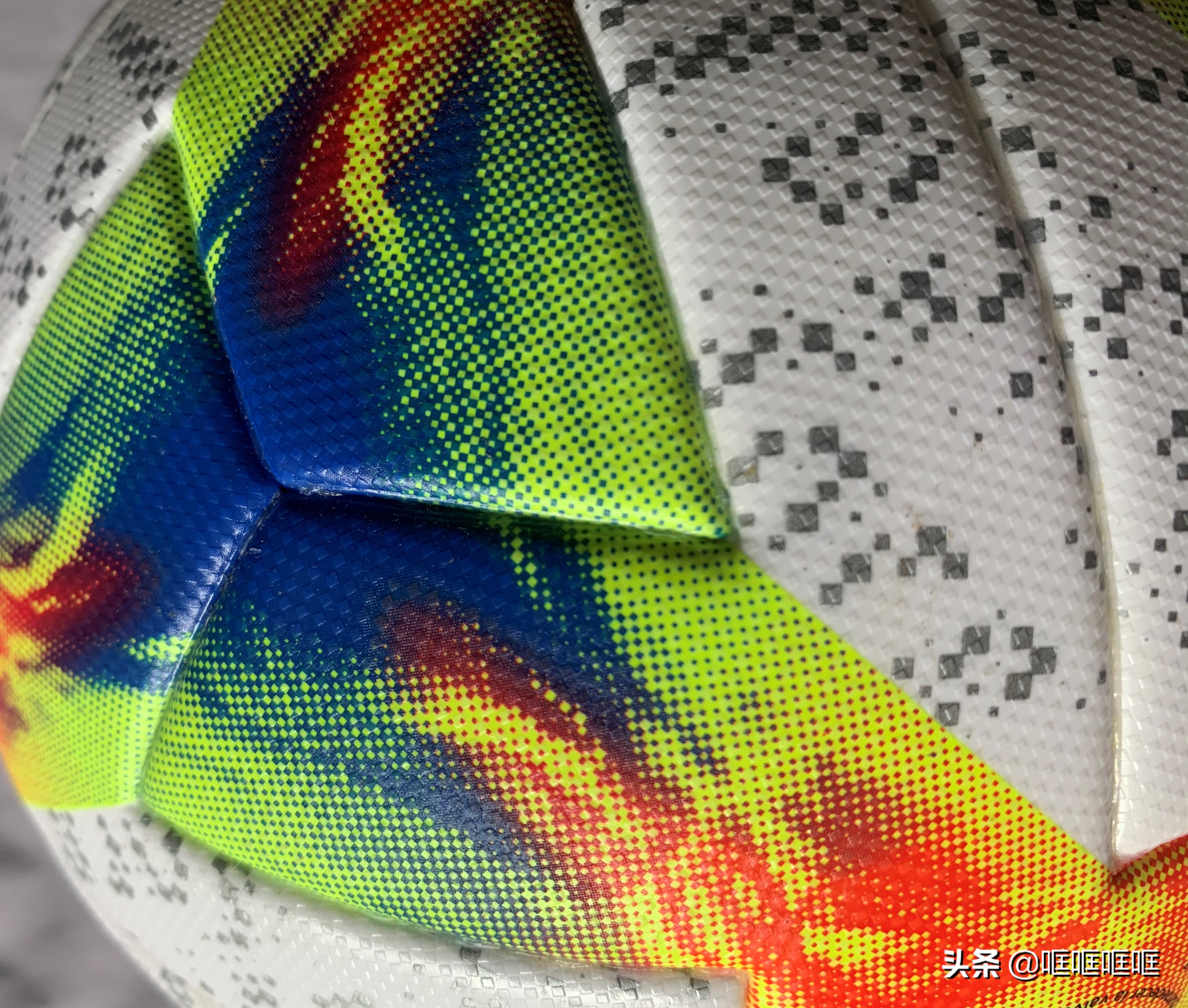 阿迪达斯足球淘汰赛专用高端版,阿迪达斯2020欧洲杯用球黑色款