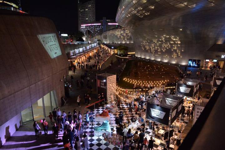 vans鏄粈涔堟椂鍊欏湪鍥藉唴鐏捣鏉ョ殑,vans鍦ㄥ浗鍐呮湁澶氱伀