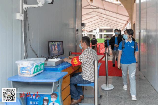 仙桃学生神兽归笼视频,神兽归笼小学家长开心到模糊