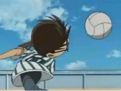 柯南踢球的霸气瞬间,盘点柯南的空中绝技