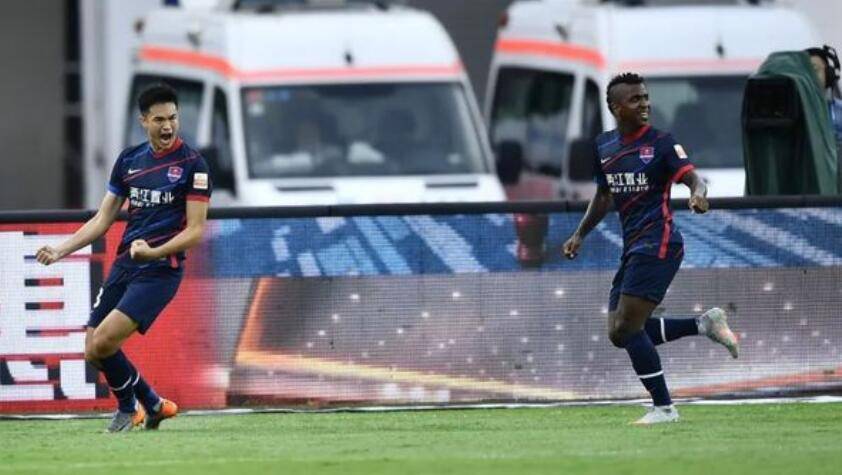 中超广州队不敌泰山,广州队1-1重庆