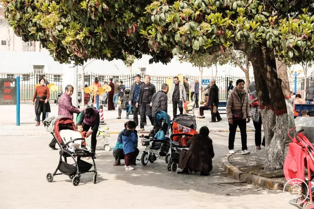 郑州火车头体育场视频,郑州市二七区火车头体育场