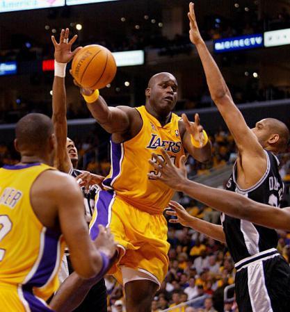 nba十大凶狠犯规,nba经典十大犯规