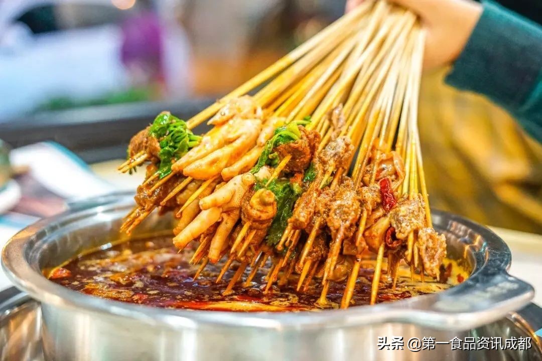 一次性更放心，屋头串串让你吃得放心也要吃得美味