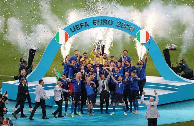 穆里尼奥带领罗马夺得欧联杯,穆里尼奥带领国米夺冠