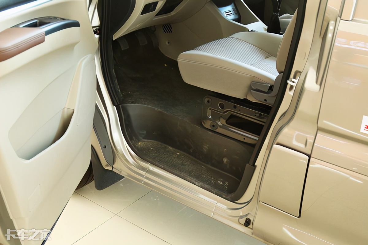 开着风行菱智去旅行,东风风行菱智v3货车版多少钱