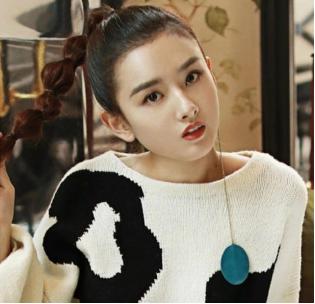 俞飞鸿黑色长靴穿搭,俞飞鸿黑色长裙出席活动