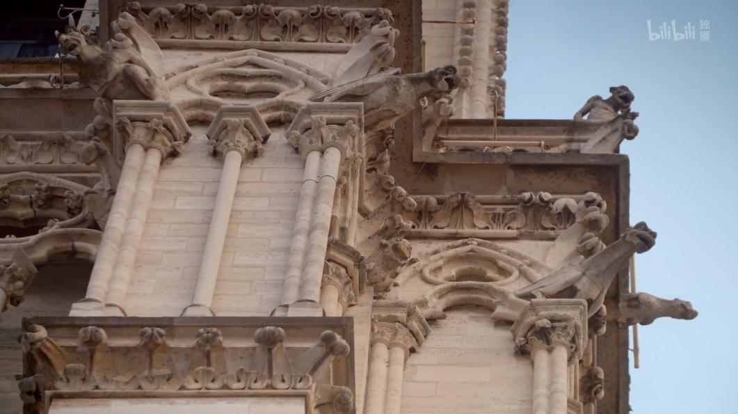 被大火烧毁的法国建筑,法国地标建筑着火