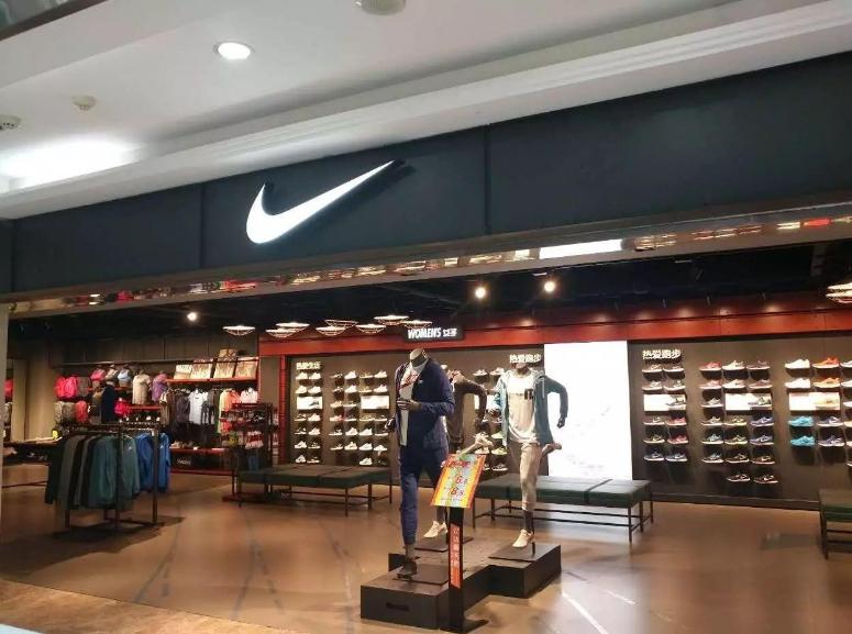 耐克将一副好牌“打稀烂”？降至5折遭疯抢，网友：骨气呢？