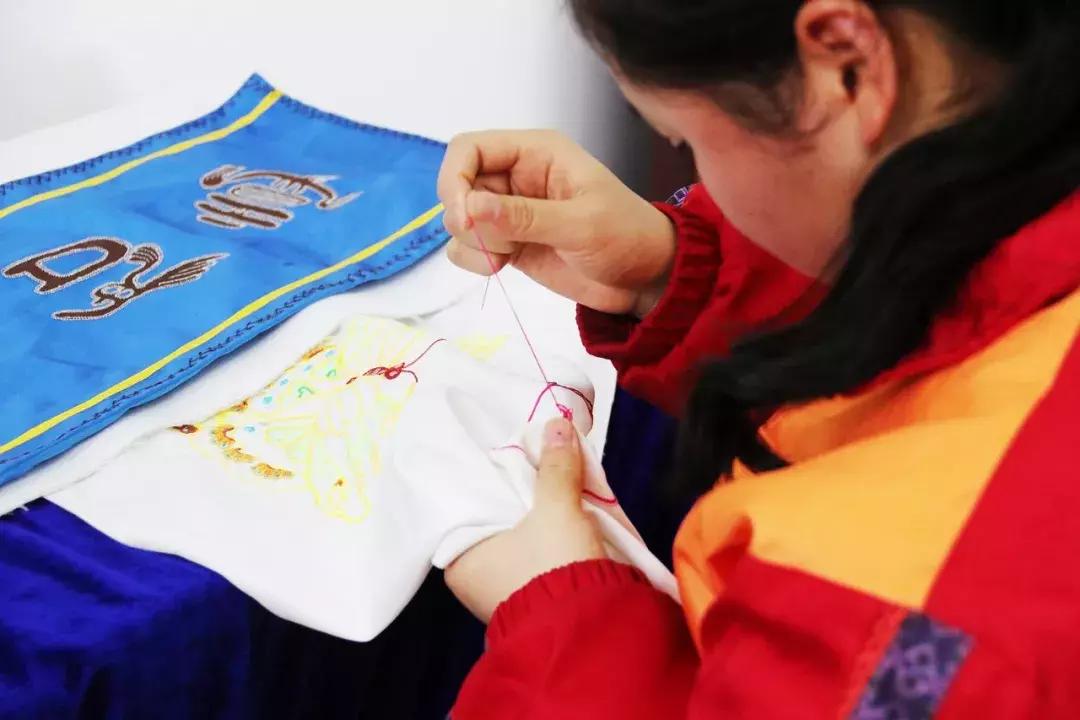 厉害了我们的新时代内容简介,松桃中等职业学校