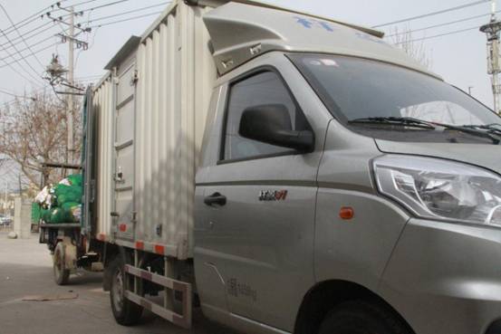 邢凡说:福田祥菱V1挺好用于超市配送很满意