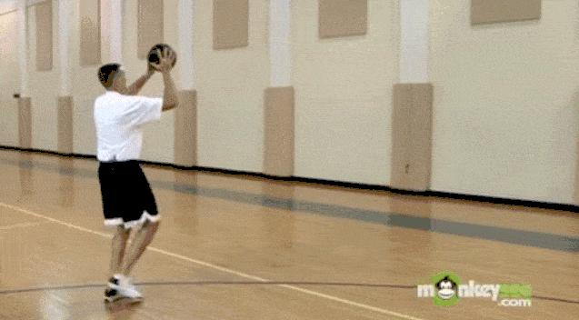 果断收藏！这6种传球招式，缩小你和白巧克力之间的差距