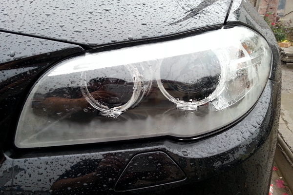汽车大灯水雾干了怎么办,汽车大灯进水了怎么解决