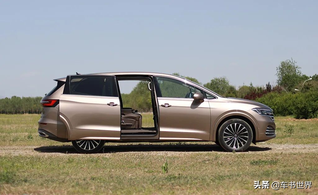 威然和夏朗比较选哪个更好,大众夏朗2017款怎么样