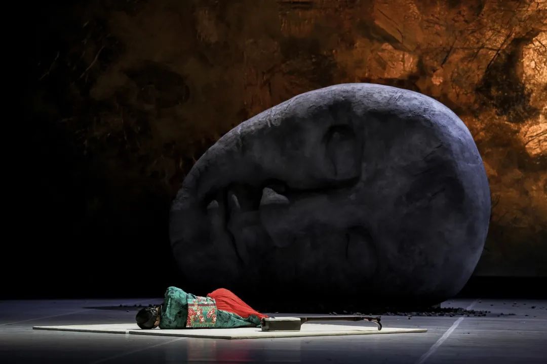 SebastianHannak/震撼心灵的舞台空间美学