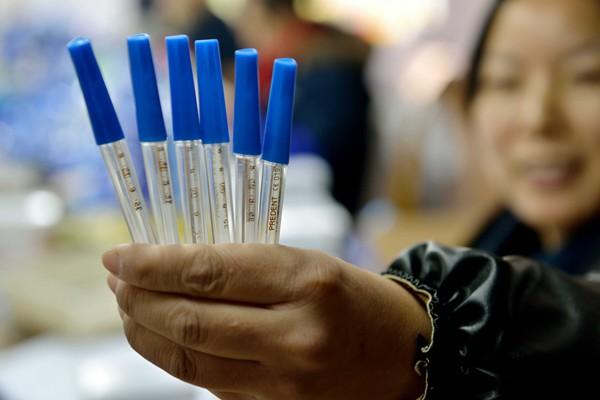 真是隔行如隔山,水银体温计生产过程原来如此,为啥现在很少见了