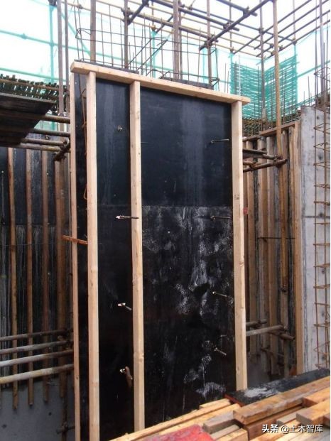 土建安装装饰工序穿插,土建同步穿插施工视频