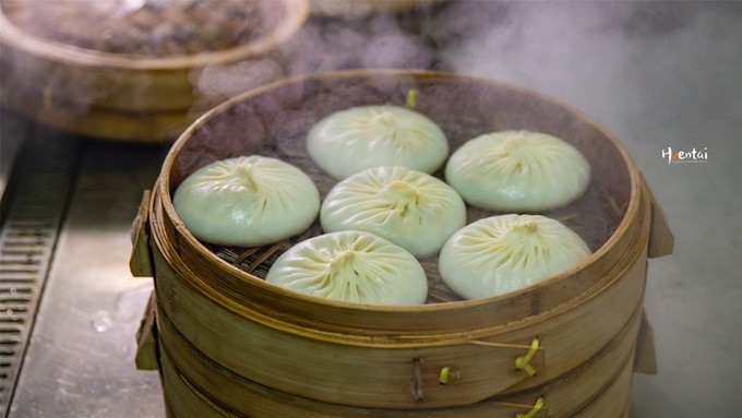 蟹黄汤包是不是靖江人发明的,蟹黄汤包是哪里的传统小吃