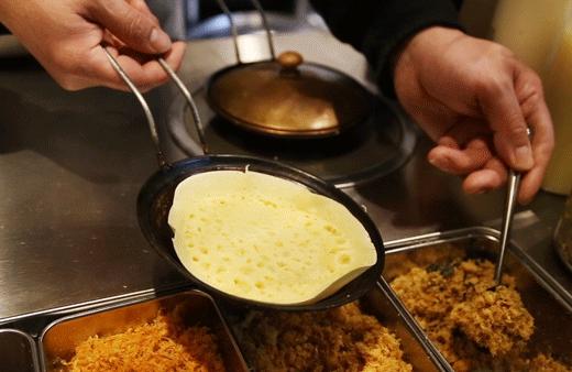 成都小吃蛋烘糕这样做,路边摊小吃油煎鸡蛋糕的做法