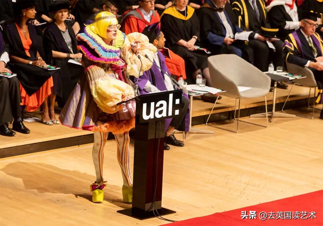 他以一己之力，让UAL的毕业典礼变成“女装大佬”的异装盛会
