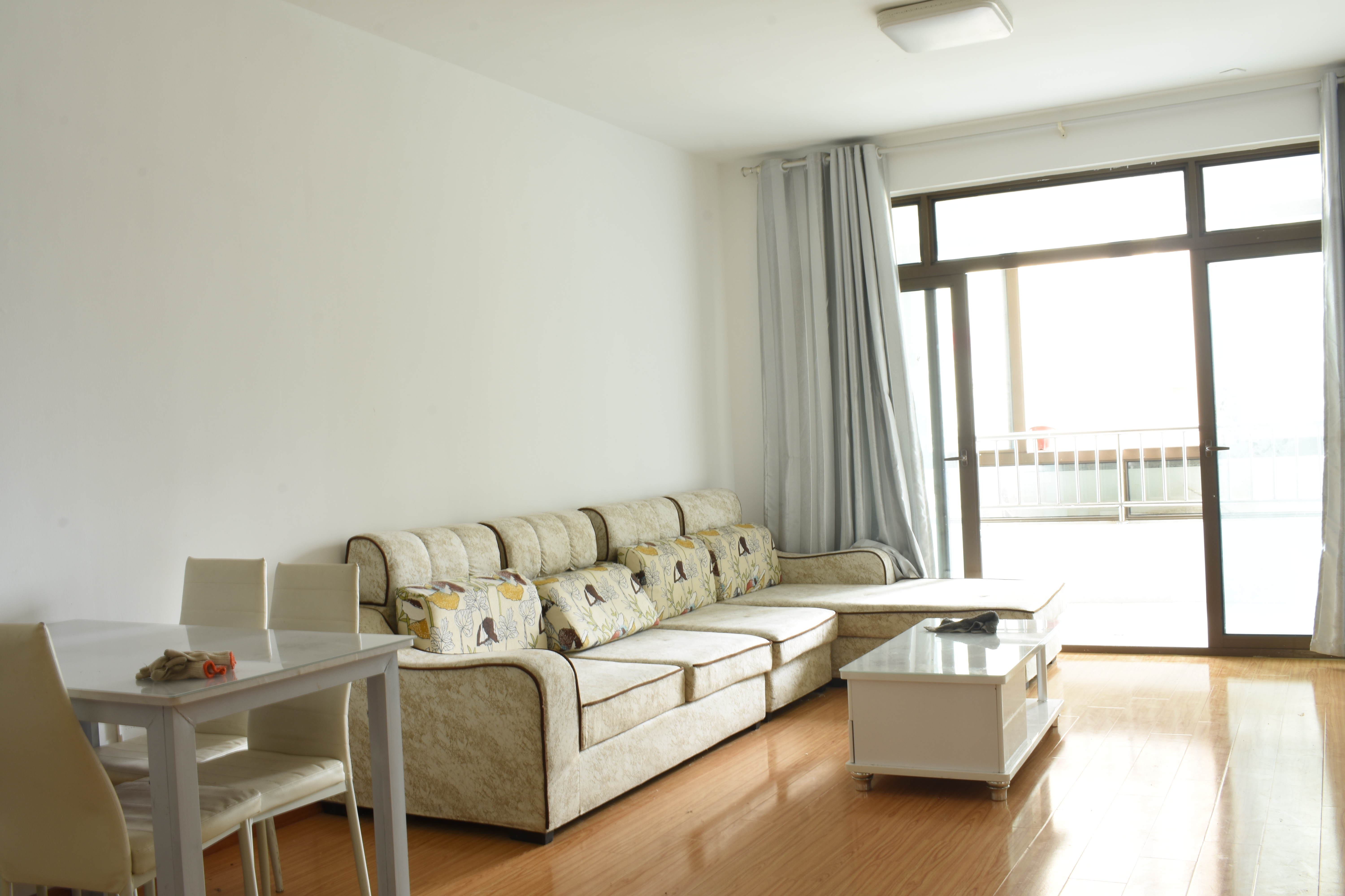 精装修房子出租家电家具怎么配,简装的房子怎么配家私家电