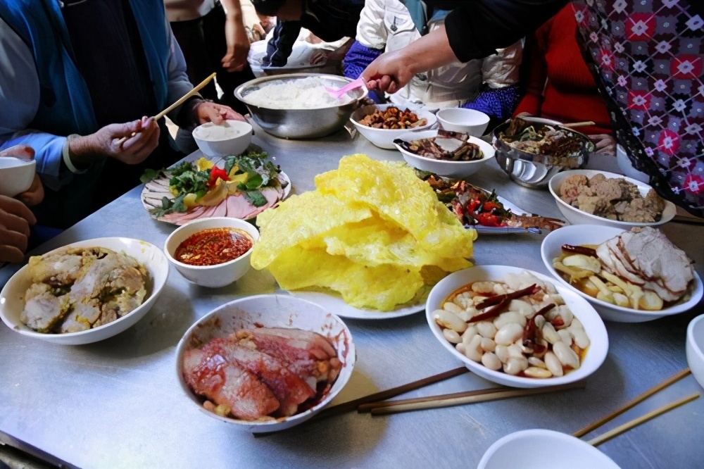 河北唐山大姐,农民养猪带领村民致富