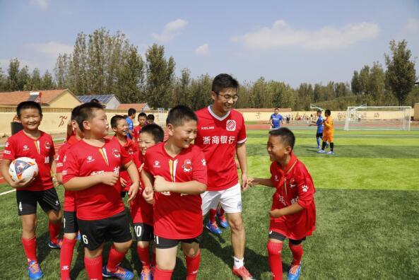 支持“教育共富”浙商银行“一行一校”为乡村小学升级软硬件设施