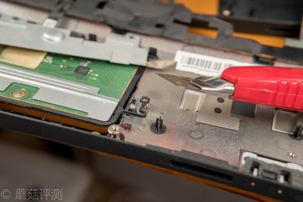 联想y400维修断轴,联想y400屏轴太紧