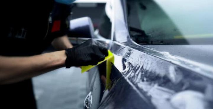 汽车贴膜是深色好还是带反光的好,汽车贴膜哪种黑最有质感