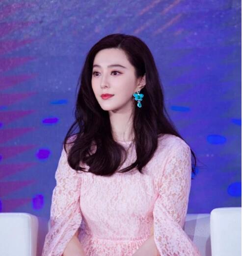 范冰冰与李晨甜蜜同框,范冰冰晒与李晨甜蜜合影