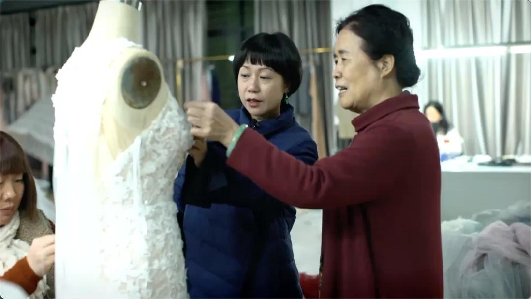 一座是工艺“潮”城，一座是设计“潮”城：潮绣的华丽转身