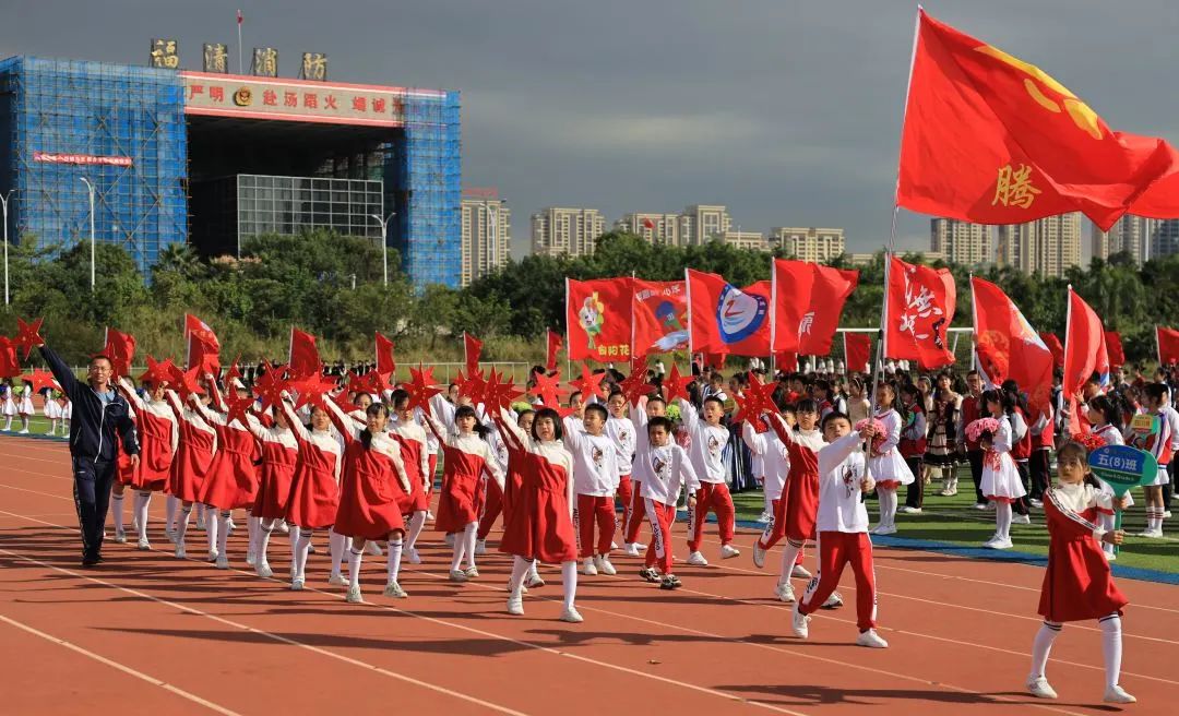 小学秋季田径运动会报道,运动少年展英姿