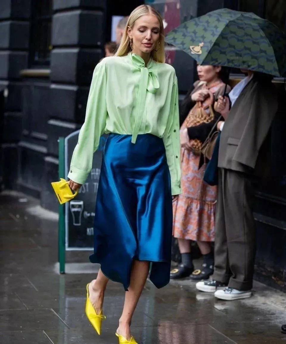 “挤奶衫”难穿上热搜，试试这三款衬衫，百搭时髦还高级