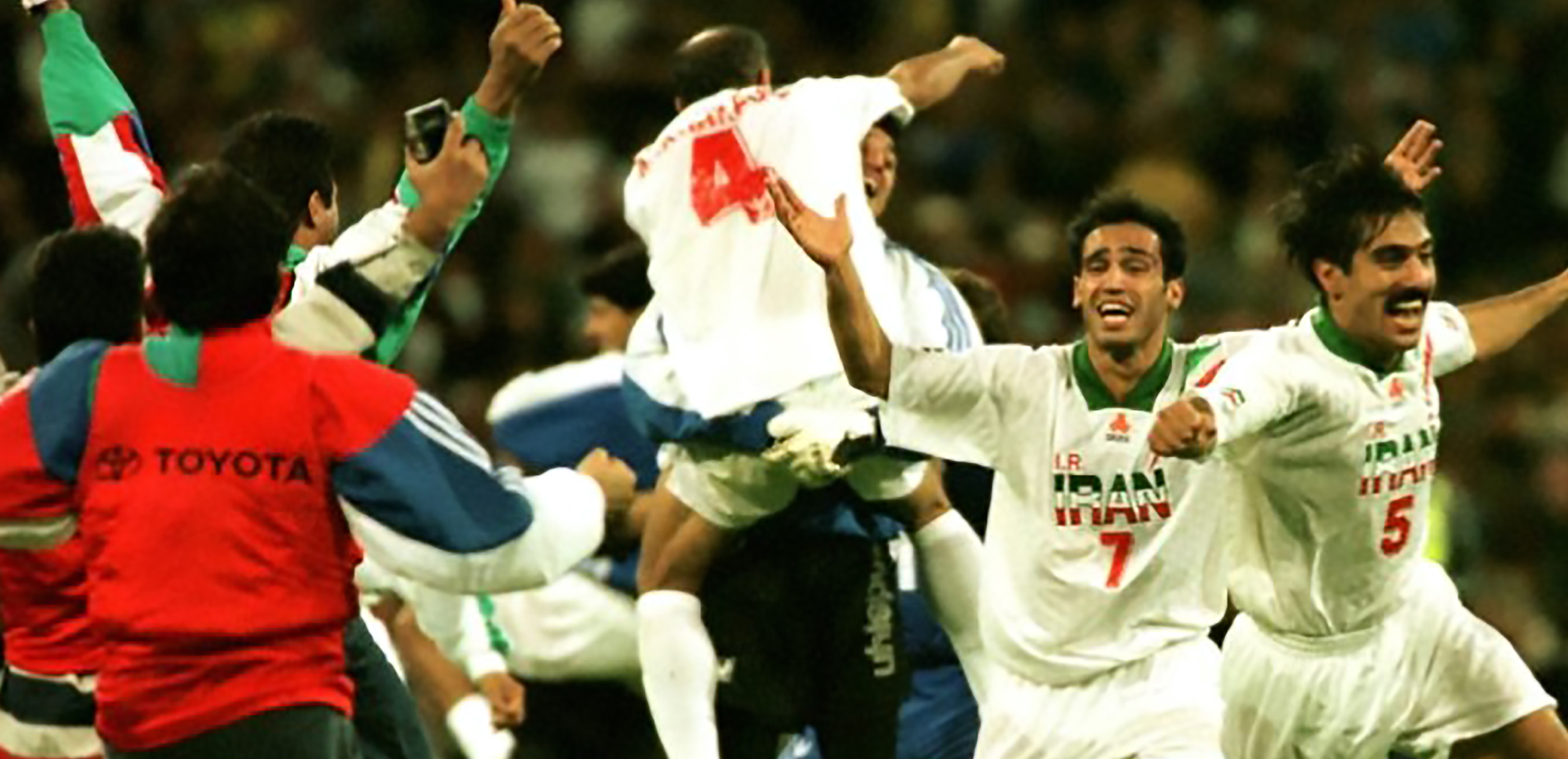 从伊朗街头到荷甲金靴，如今他是亚洲身价第二高球星