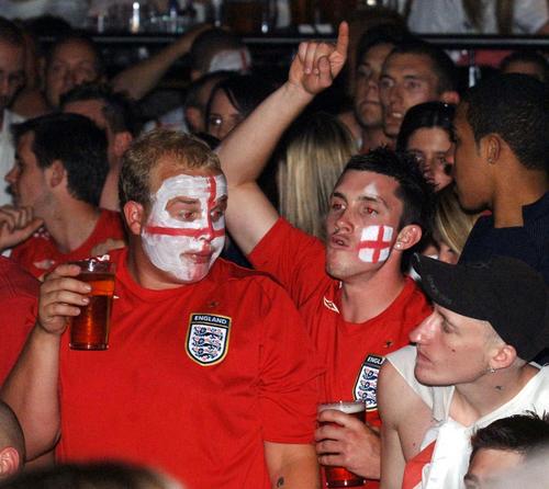 回顾欧洲近年足坛暴力事件,回顾欧洲足坛今年暴力事件