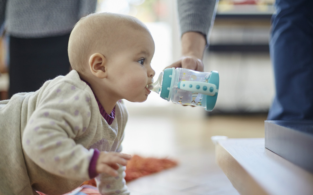 不想宝宝皮肤干燥过敏，这些方法帮你搞定