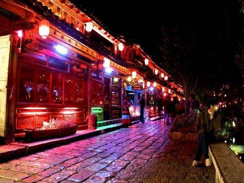 酒吧一条街最适合做什么生意,四线城市酒吧的定位