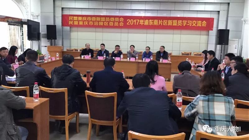 重庆骑摩托车上班,重庆大叔骑摩托