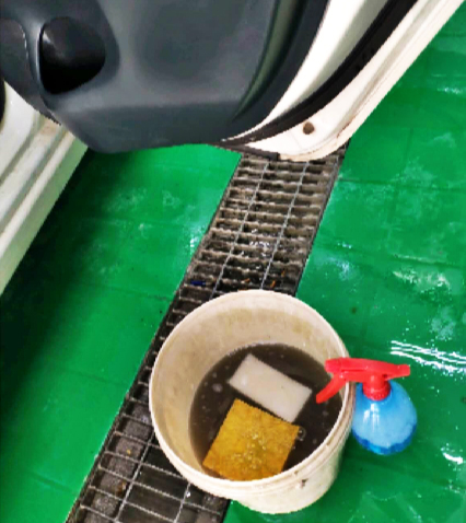 汽车异味全车清洗,汽车内饰有烟味怎么清理