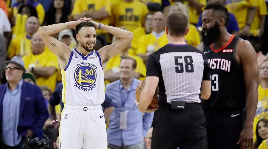 为什么现在都开始抱怨裁判,裁判为什么会变得这么奇怪呢